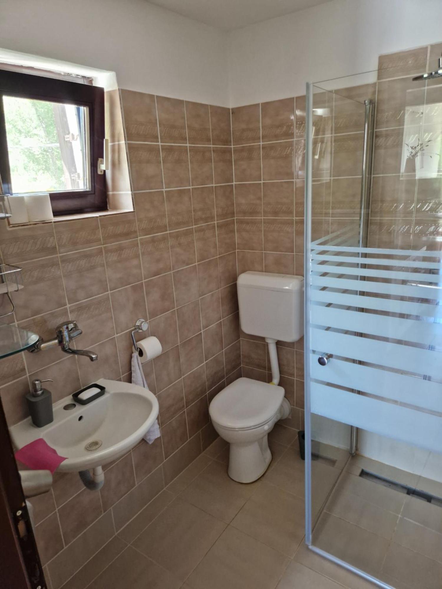 Apartment Buric Zupanje Luaran gambar